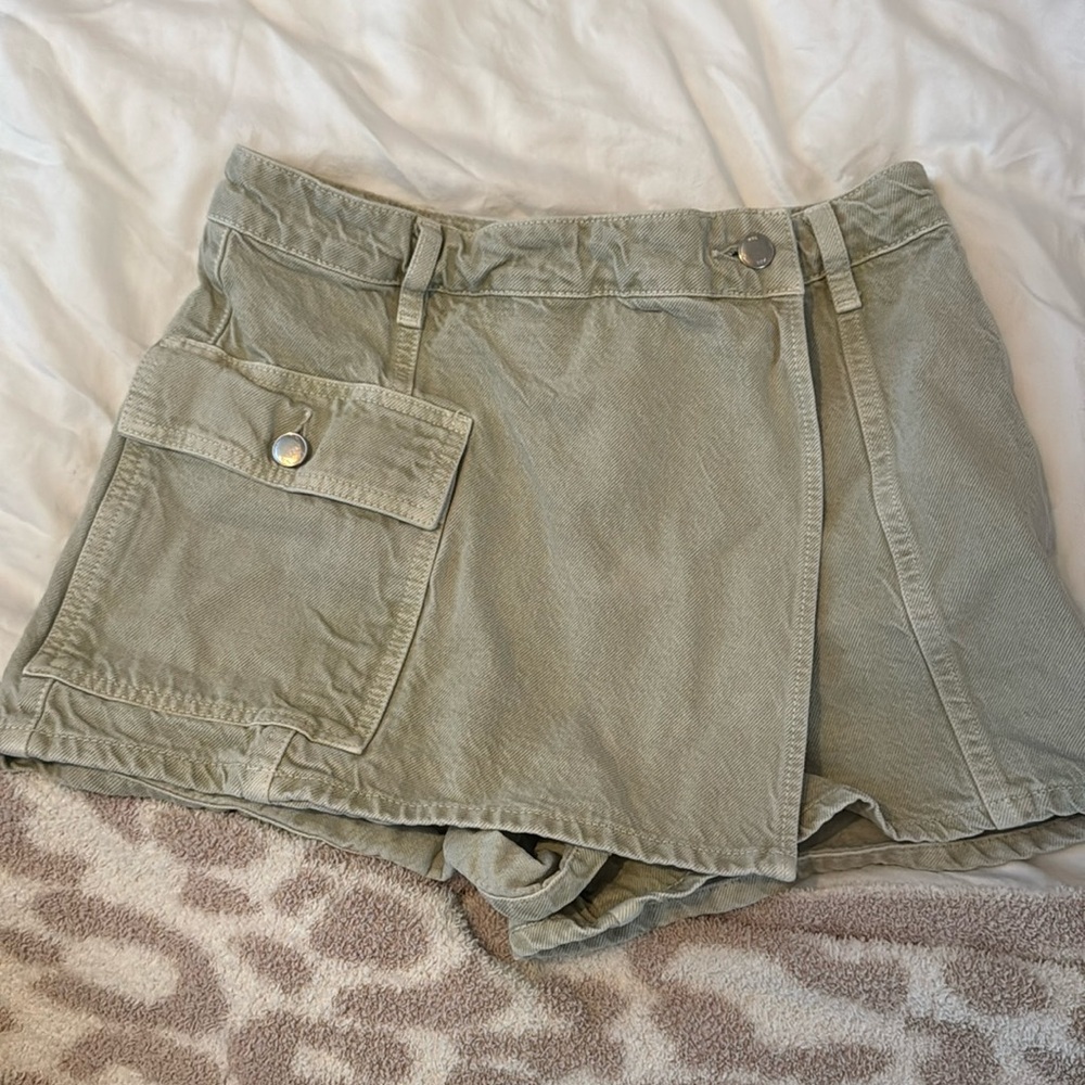 Zara light green skort